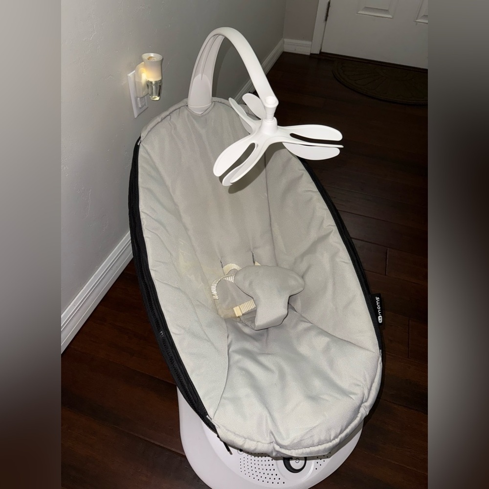 4Moms Grey Rocker Seat
